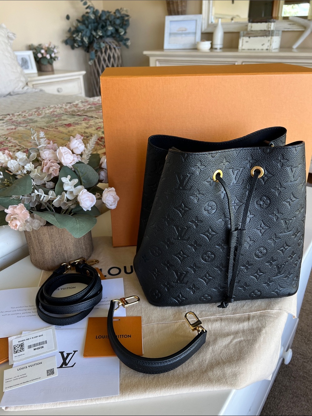 LOUIS VUITTON NeoNoe MM in Black Empreinte Leather PRISTINE Condition